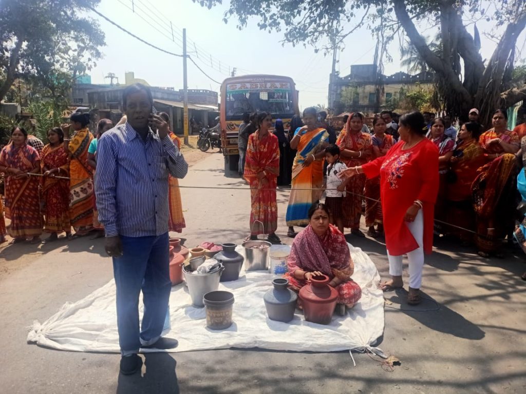 Road blockade in Barabani demanding water