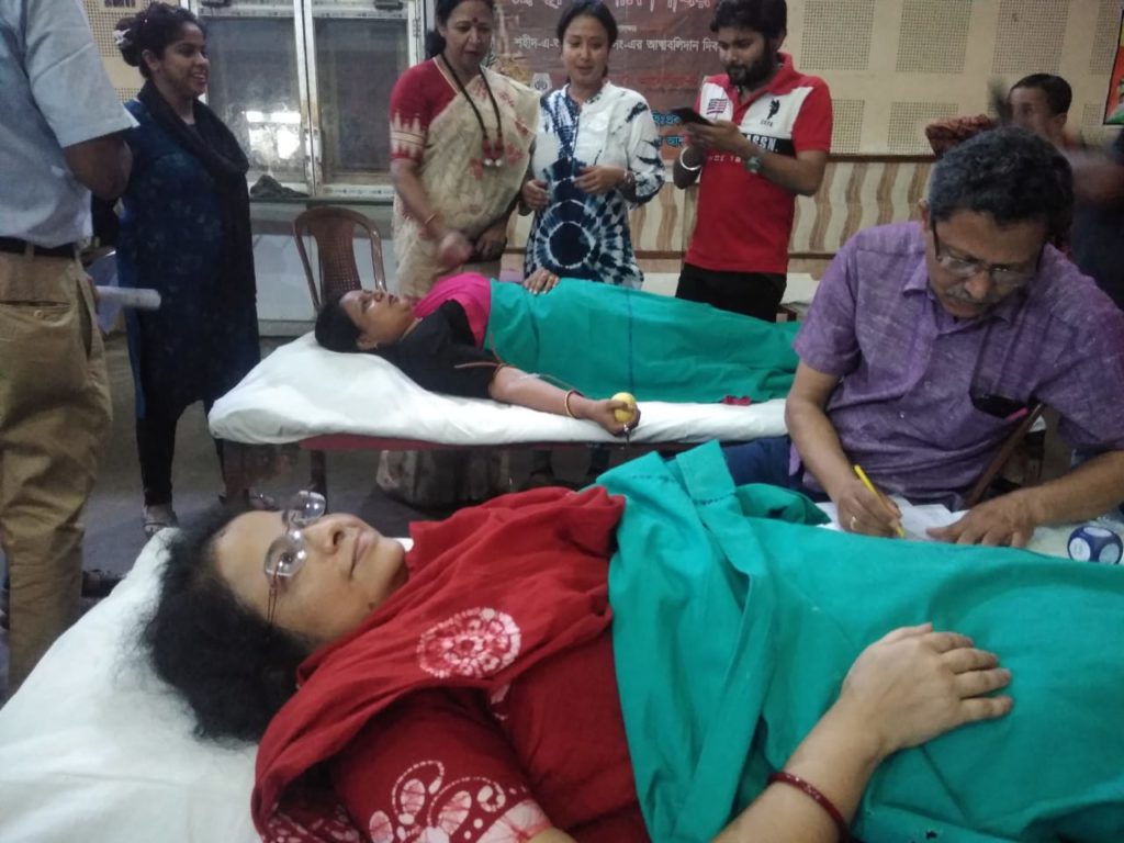 Volunteers from Durgapur donated blood in the middle of the vote