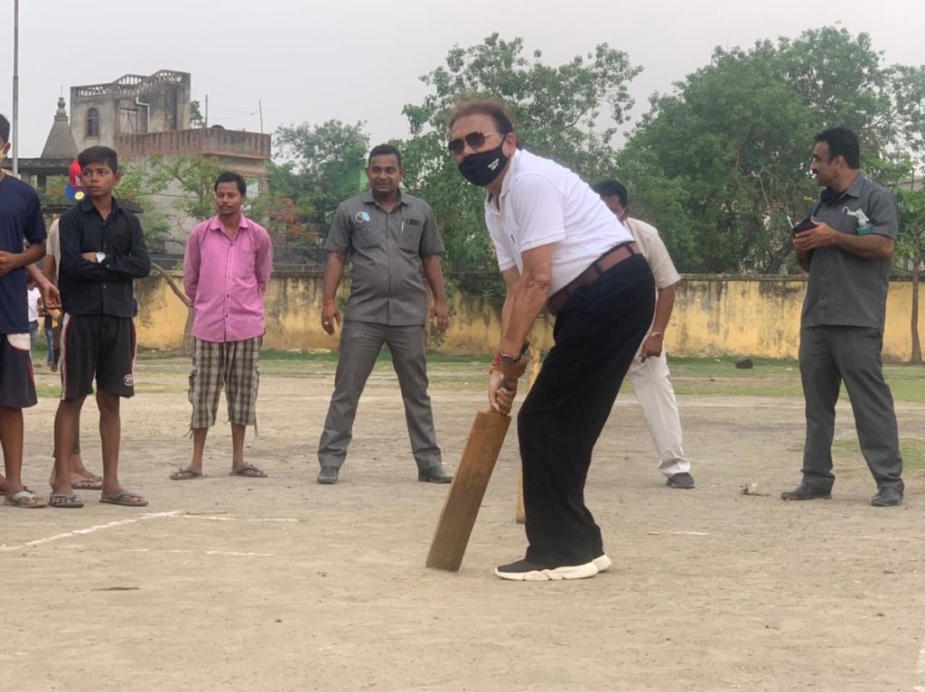 Vote after night, Madan with a cricket bat