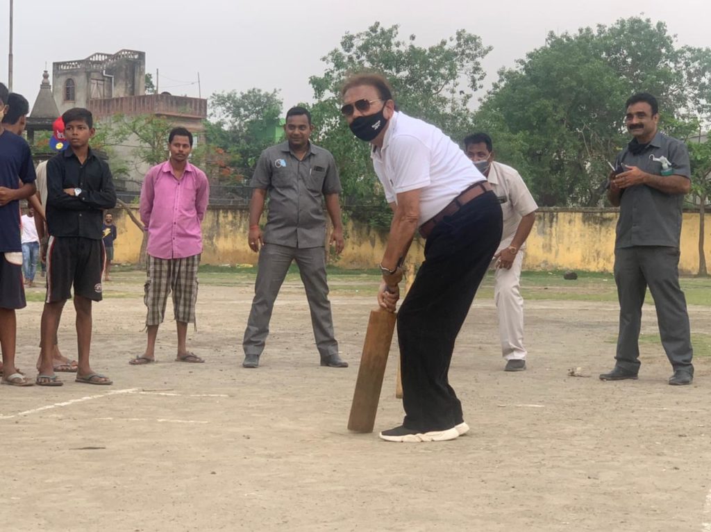 Vote after night, Madan with a cricket bat